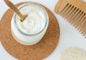 How to apply curd on hair