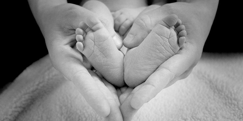 7 Essential steps to keep your new born moisturised