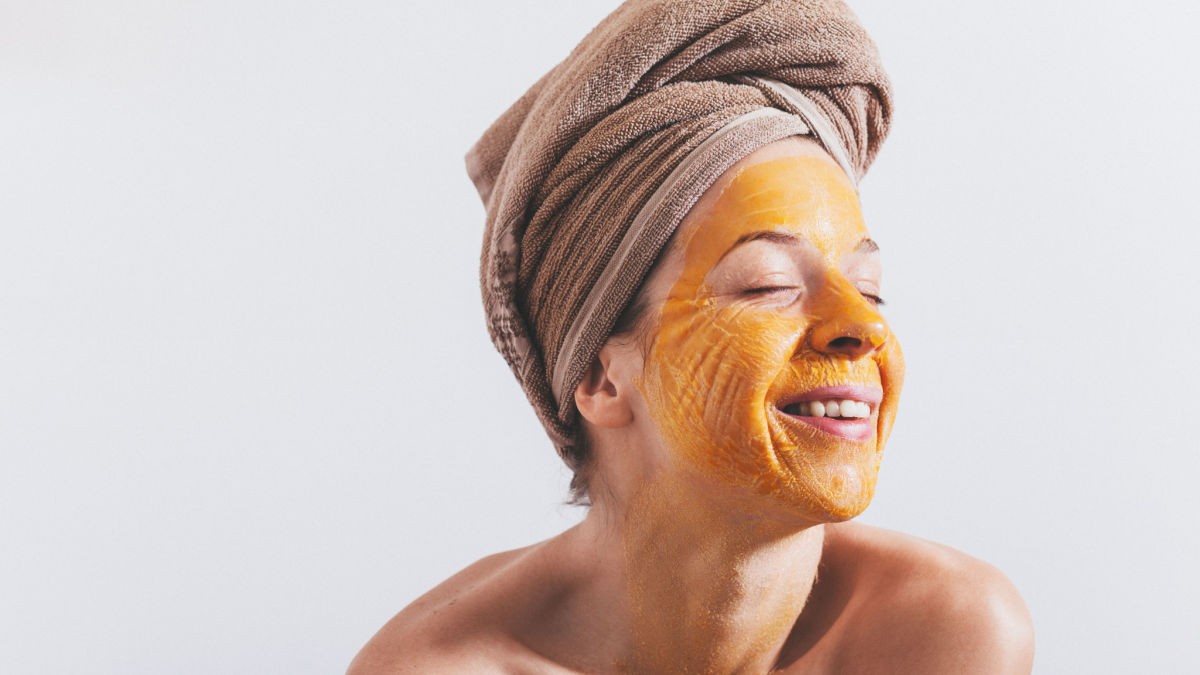 Mess-free way to apply egg to hair| Mamaearth Blog