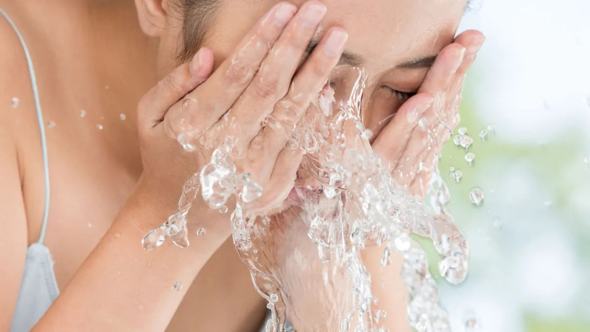 Foaming vs Gel Face Wash: Which One Should You Pick?