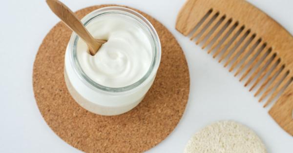How to apply curd on hair? | Mamaearth