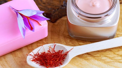 Saffron Benefits for Skin | Mamaearth Blog