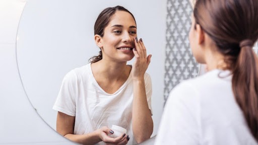 How to Treat Dry Skin on Face? | Mamaearth