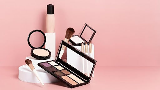How to Apply Foundation on Face? | Mamaearth