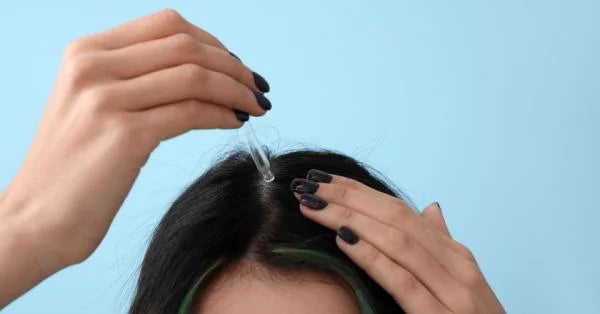 हेयर सीरम क्यों इस्तेमाल करे? जानें इसे लगाने के सही फायदे